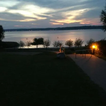 3 Ground Floor Right In The Complex * Zislow